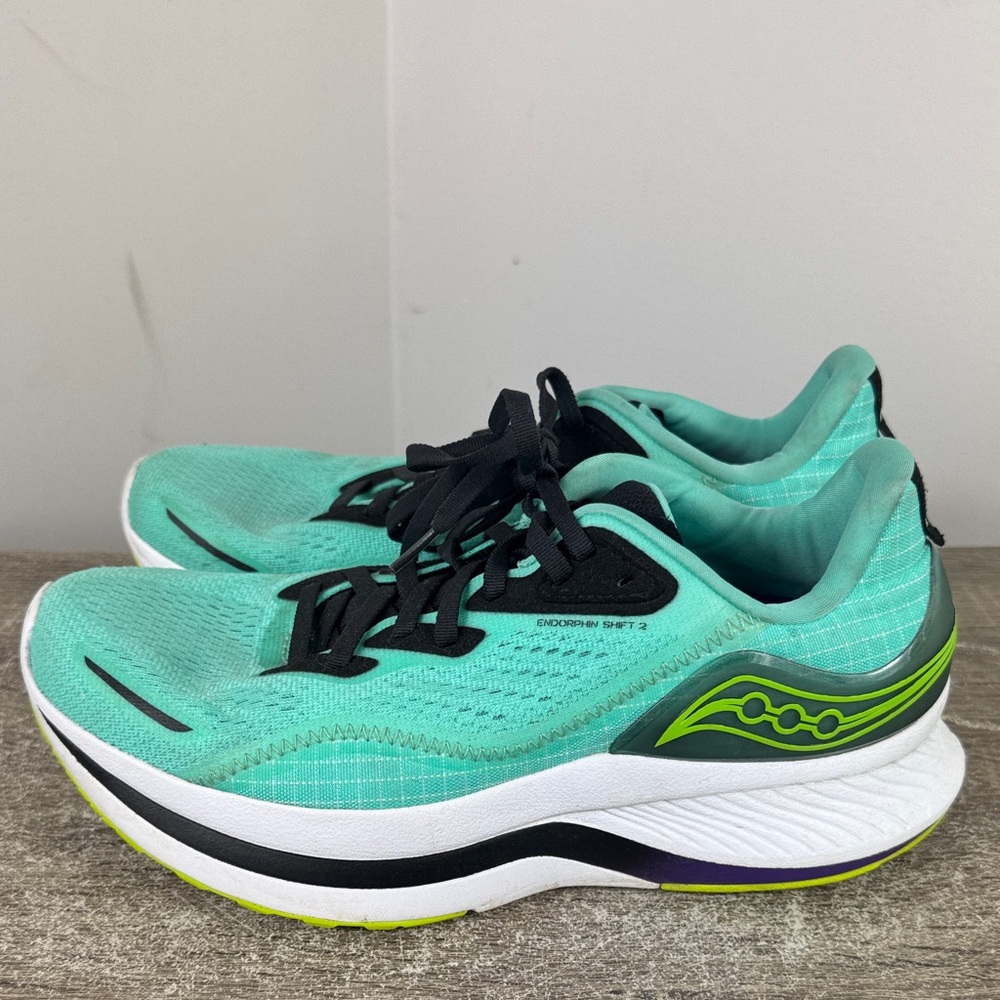 Saucony women’s endorphin shift 2 running gym walking shoe size 10 white black